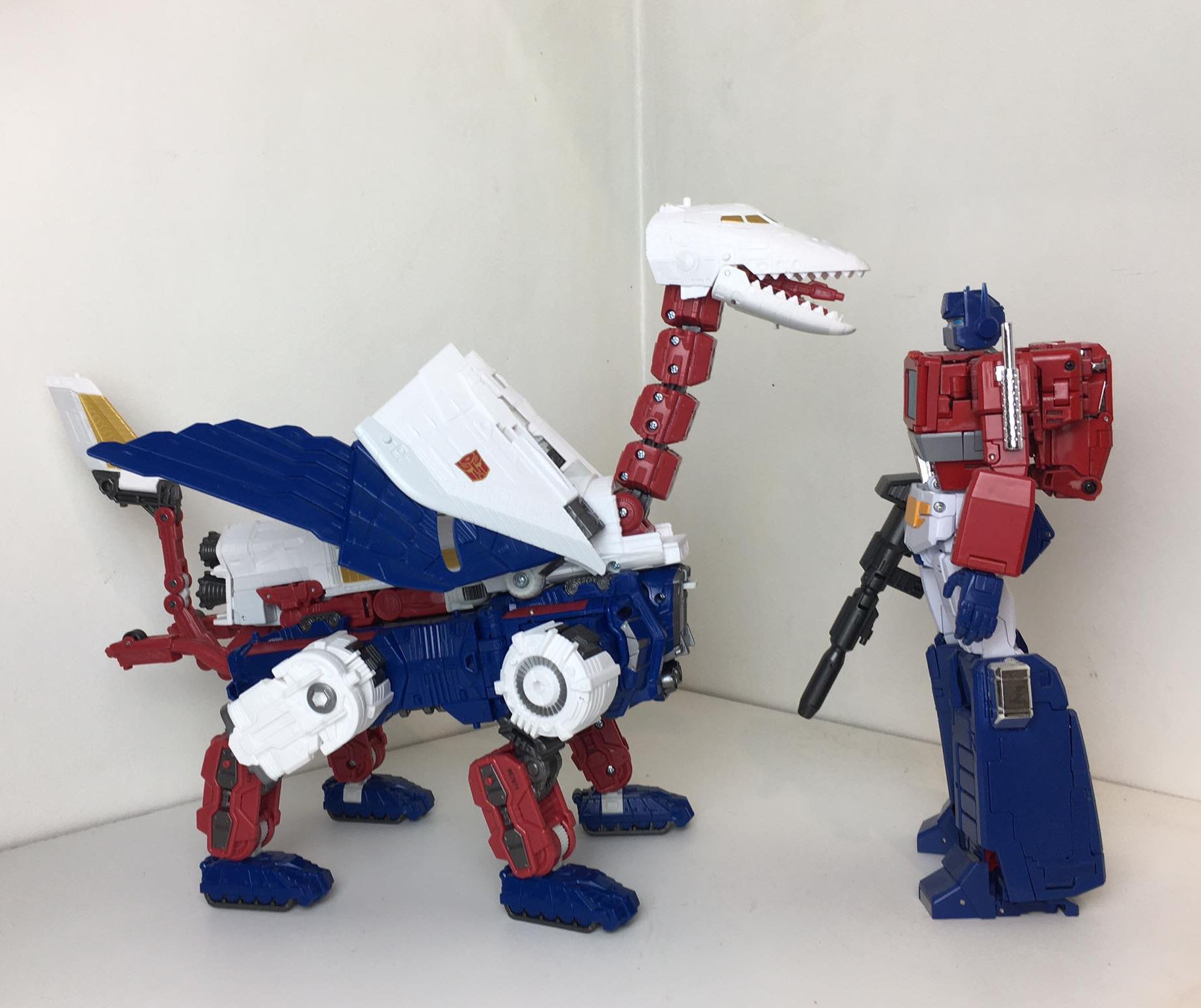 Earthrise Sky Lynx Compared with SIEGE Jetfire, Combiner Wars